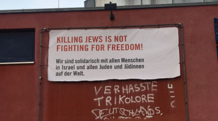 Zerrissenes Banner für Solidarität mit Israel | Bildquelle: Landestheater Tübingen
