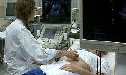 Untersuchung beim Arzt | Bildquelle: RTF.1