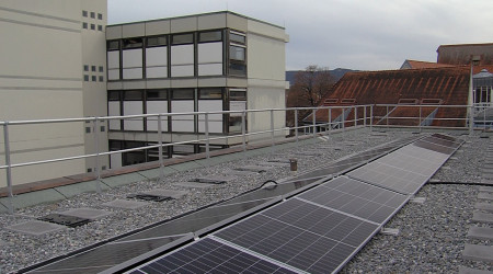 Photovoltaikanlage auf dem Rathausdach | Bildquelle: RTF.1