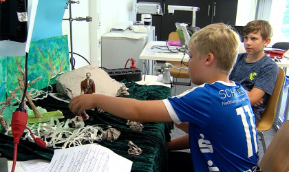 Kinder beim Stop-Motion-Film-Dreh | Bildquelle: RTF.1