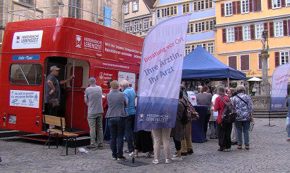 Knallroter Aufklärungsbus | Bildquelle: RTF.1