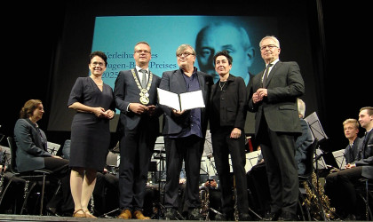 Hape Kerkeling bekommt Eugen-Bolz-Preis &uuml;berreicht | Bildquelle: RTF.1