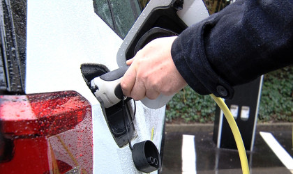 E-Auto wird aufgeladen | Bildquelle: RTF.1