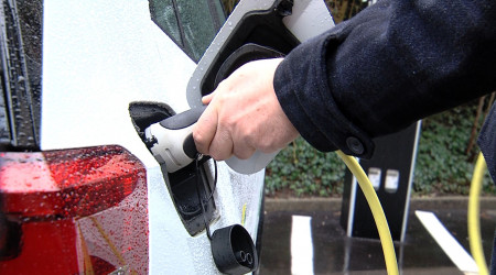 E-Auto wird aufgeladen | Bildquelle: RTF.1