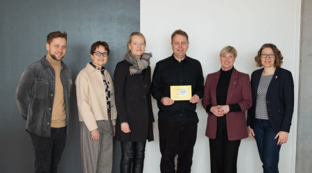 Thekla Walker (3.v.li.) besuchte ALB-GOLD | Bildquelle: ALB-GOLD