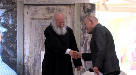 Gregor Gysi begr&uuml;&szlig;t Pater Anselm Gr&uuml;n | Bildquelle: RTF.1