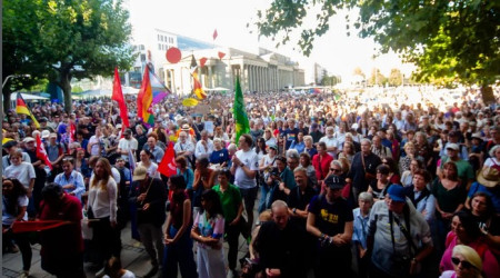 "Mut statt Wut" - Demozug f&uuml;r Vielf&auml;ltigkeit und Toleranz | Bildquelle: Instagram/pulseofeurope_stuttgart/vhs_stuttgart/omas_gegen_rechts_stuttgart