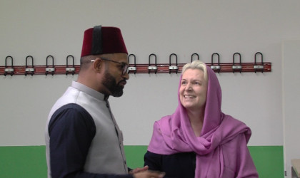 Silke Kurz besucht Ahmadiyya-Gemeinde | Bildquelle: RTF.1