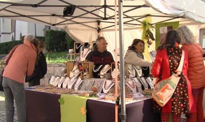 Stand mit Schmuck | Bildquelle: RTF.1