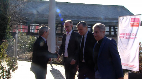 Politik und Wirtschaft im Dialog: R&uuml;lke, Fischer, Kern | Bildquelle: RTF.1