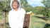 Birgit Wester mit Honigwabe | Bildquelle: RTF.1