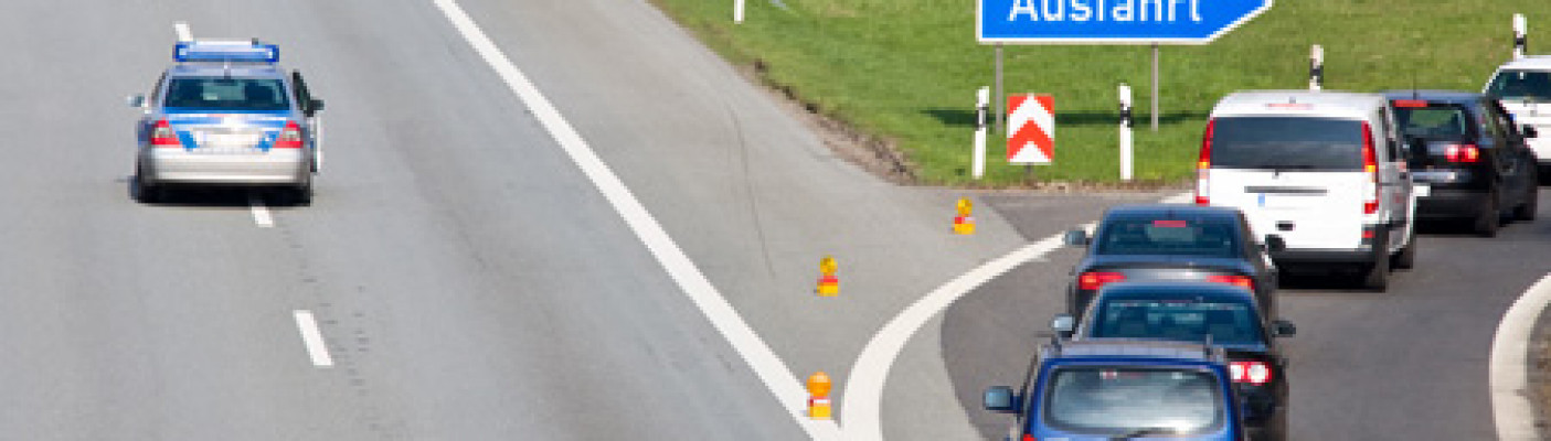 Gesperrte Autobahn | Bildquelle: pixelio.de - Thorben Wengert