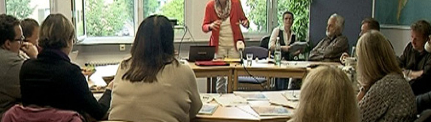 Dif&auml;m&minus;&Auml;rztin berichtet aus Ebola&minus;Gebiet | Bildquelle: RTF.1