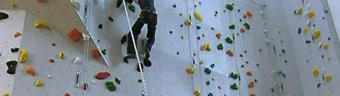 Klettern an der Boulderwand | Bildquelle: RTF.1