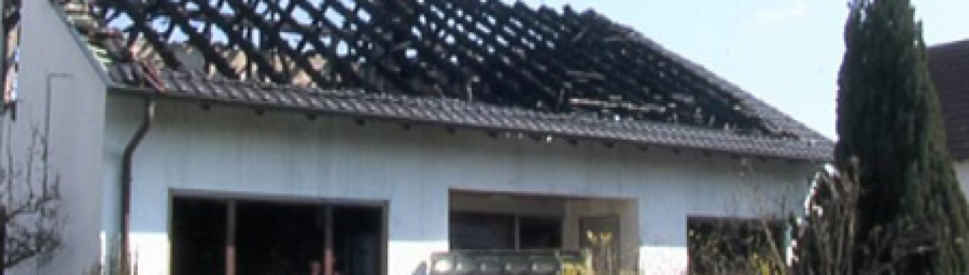 Dachstuhlbrand in Metzingen | Bildquelle: RTF.1