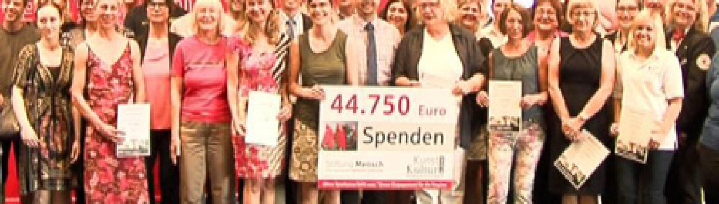 &Uuml;bergabe von F&ouml;rdergeldern | Bildquelle: RTF.1