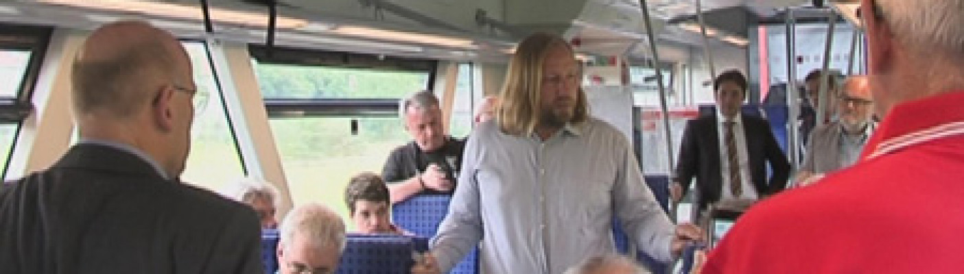 Verkehrsminister Hermann im Zug | Bildquelle: RTF.1