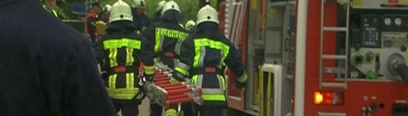 Feuerwehr zeigt Rettungs&uuml;bung | Bildquelle: RTF.1