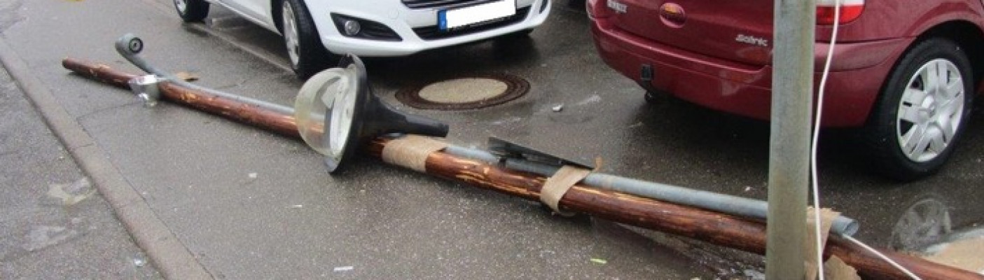 Umgerissene Stra&szlig;enlaternen | Bildquelle: Polizei Tuttlingen