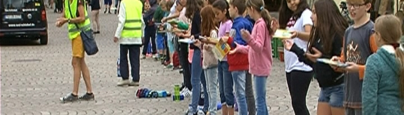 Menschenkette | Bildquelle: RTF.1