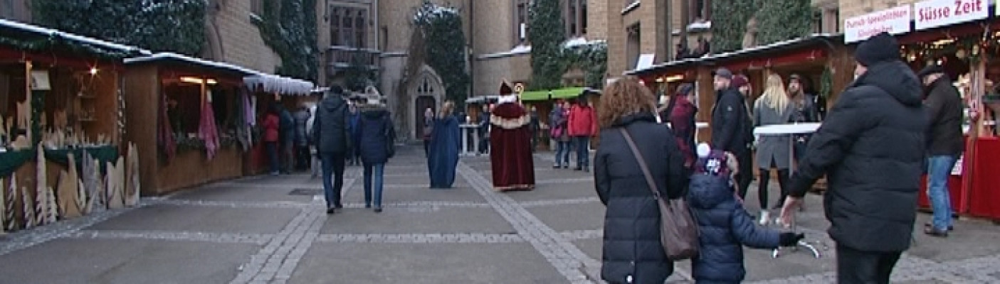 K&ouml;niglicher Weihnachtsmarkt auf der Burg Hohenzollern | Bildquelle: RTF.1