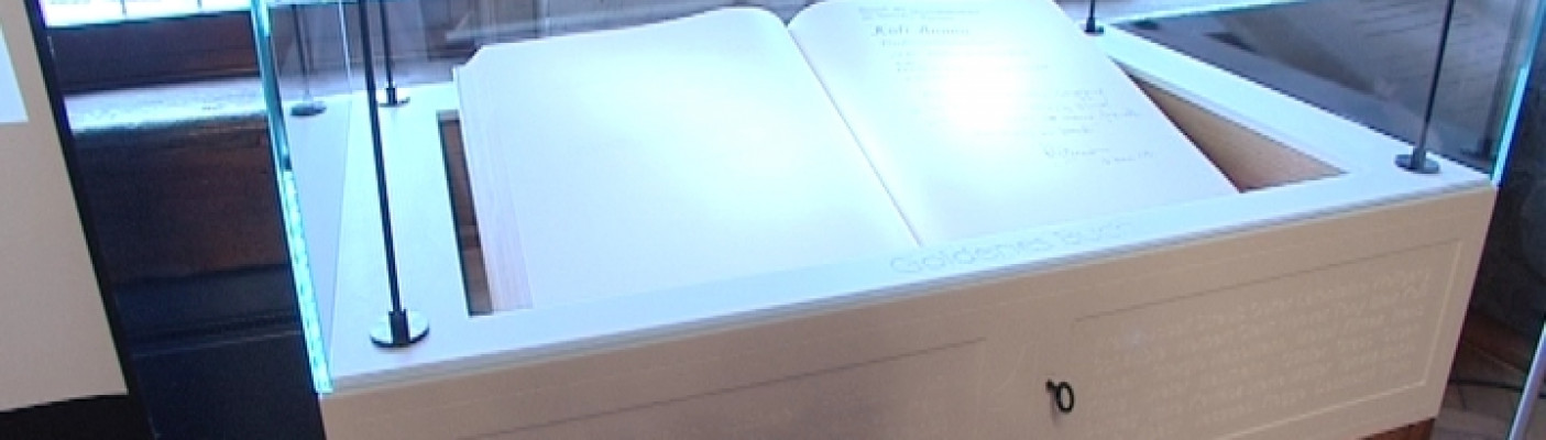 M&ouml;bel f&uuml;r Goldenes Buch T&uuml;bingen | Bildquelle: RTF.1