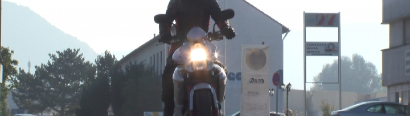 Motorrad von vorne | Bildquelle: RTF.1
