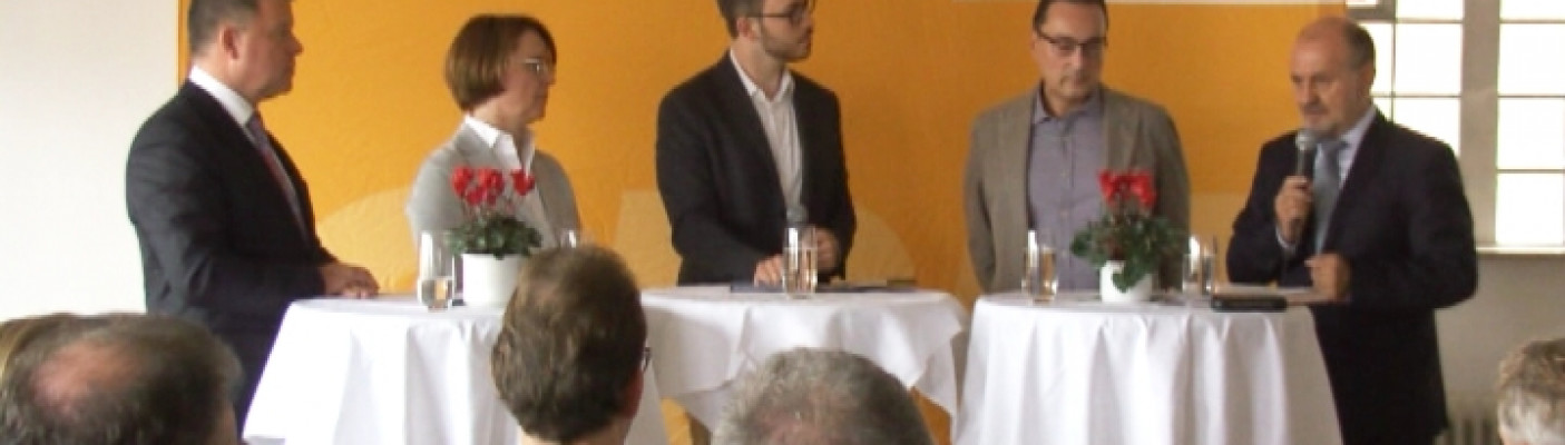 Podiumsdiskussion Fachkr&auml;fteeinwanderungsgesetz | Bildquelle: RTF.1