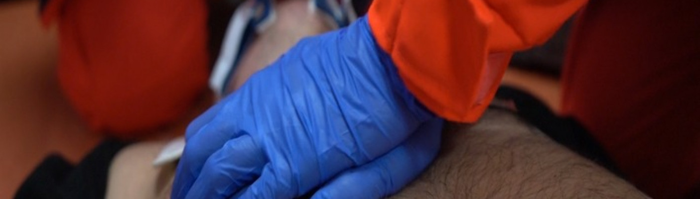 Herzdruckmassage | Bildquelle: obs/Deutsche Gesellschaft f&uuml;r An&auml;sthesiologie und Intensivmedizin (DGAI)/BDA/DGAI