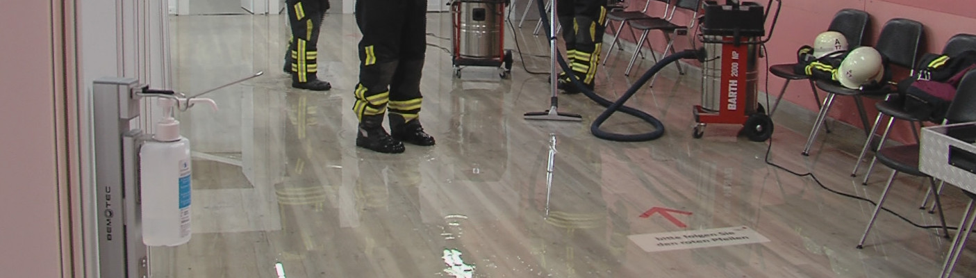 Kreisimpfzentrum Tübingen überflutet | Bildquelle: RTF.1