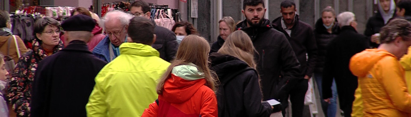 Menschenmenge Innenstadt | Bildquelle: RTF.1