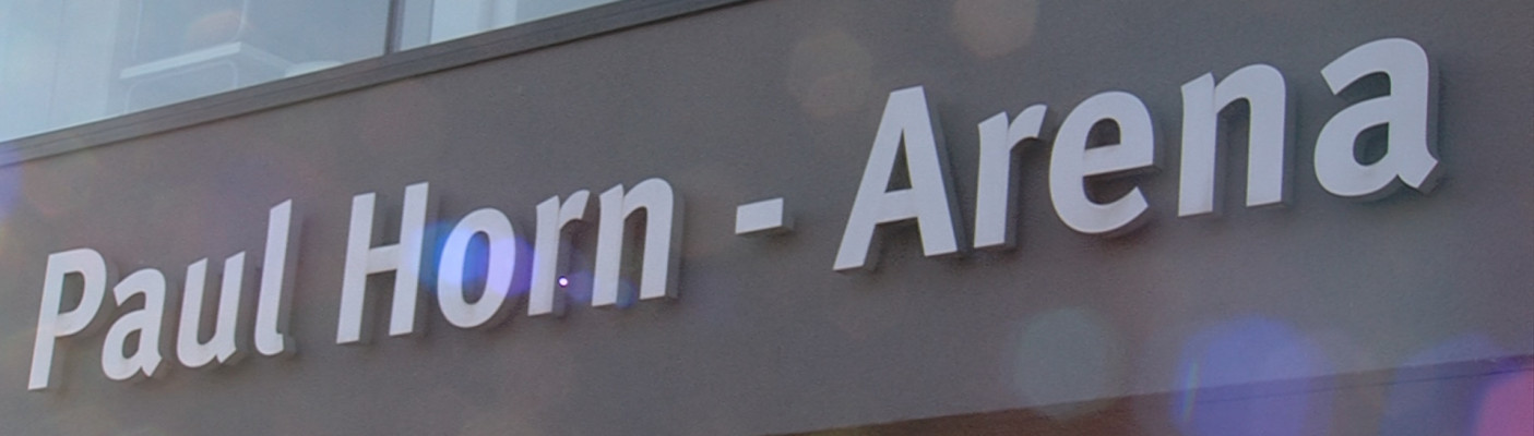 Paul Horn Arena Schriftzug außen | Bildquelle: RTF.1