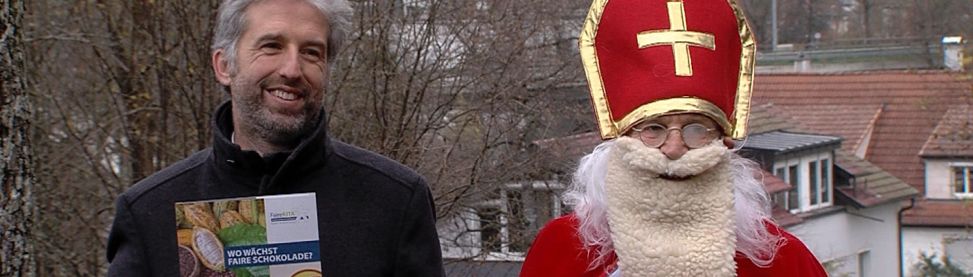 Boris Palmer hilft beim Nikol&auml;use verteilen | Bildquelle: RTF.1