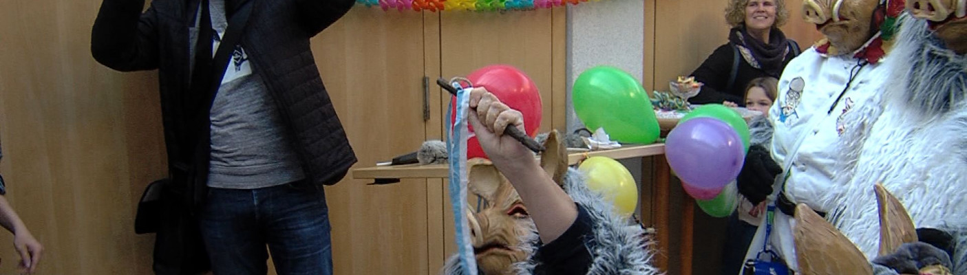 Goischter Weisaua erobern Metzinger Rathaus | Bildquelle: RTF.1