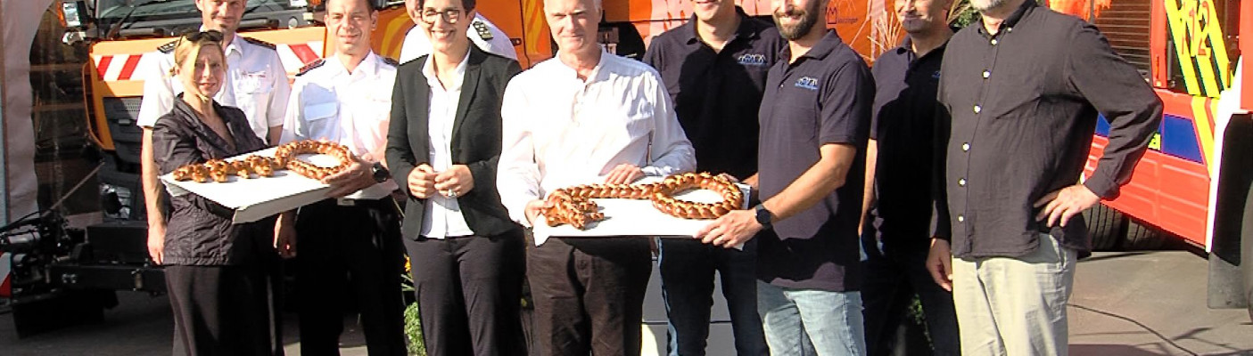 Schlüsselübergabe neues Feuerwehrhaus | Bildquelle: RTF.1