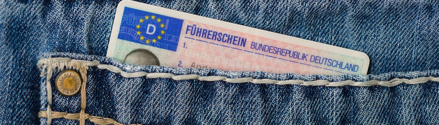 Deutscher F&uuml;hrerschein in einer Hosentasche | Bildquelle: pixabay