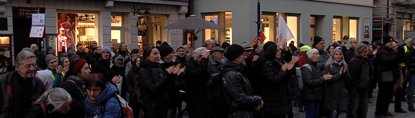 Kundgebung auf T&uuml;binger Holzmarkt | Bildquelle: RTF.1
