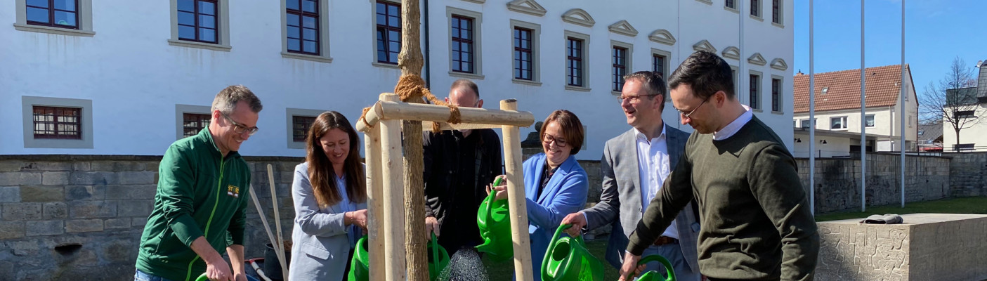 Annette Widmann-Mauz wird Baum in Rottenburg gewidmet | Bildquelle: B&uuml;ro Annette Widmann-Mauz