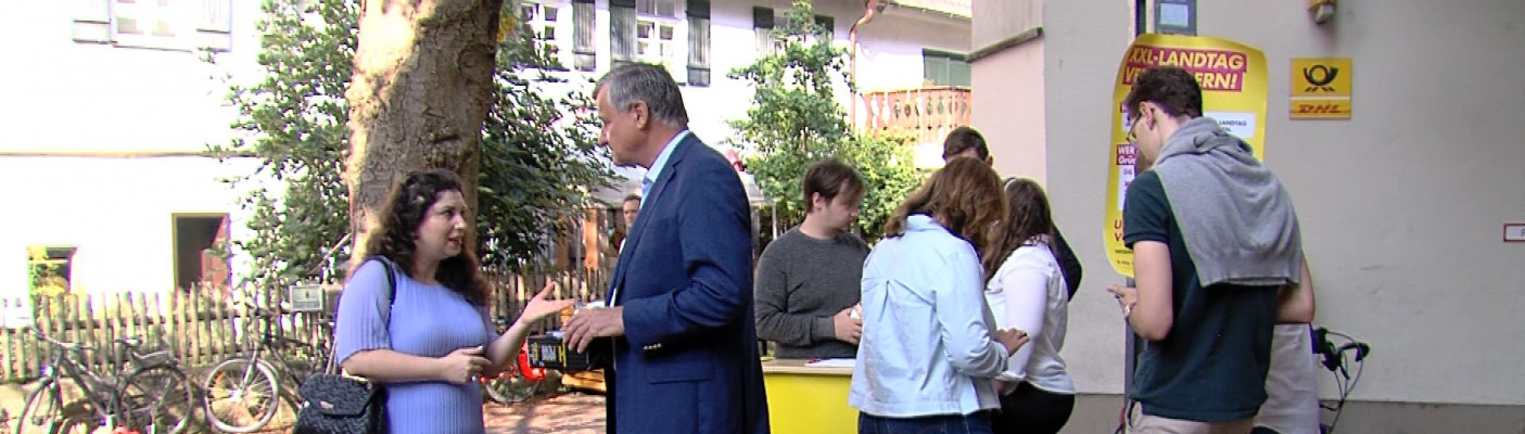 Rülke am FDP-Infostand | Bildquelle: RTF.1