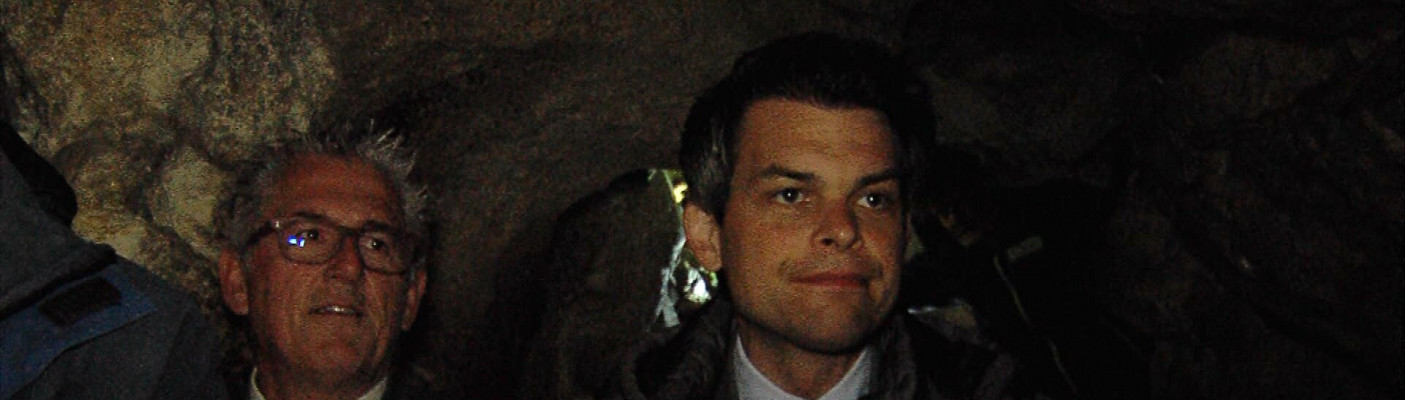 Dr. Christoph Ploß (rechts) mit Michael Donth in der Wimsener Höhle | Bildquelle: RTF.1