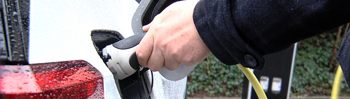 E-Auto wird aufgeladen | Bildquelle: RTF.1