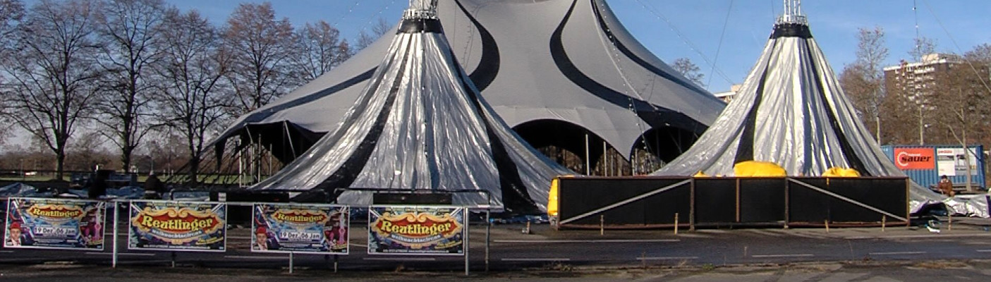 Das Zirkuszelt auf der Kreuzeich nimmt langsam Gestalt an | Bildquelle: 