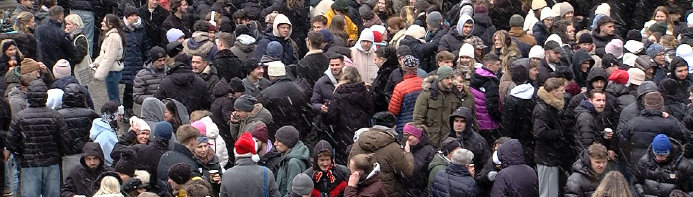 Gro&szlig;e Mengen am Heiligen Morgen in Reutlingen | Bildquelle: RTF.1