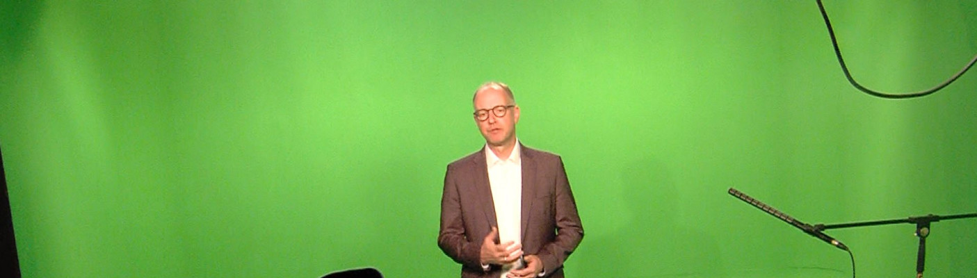 Dr. Timm Kern im Studio | Bildquelle: RTF.1