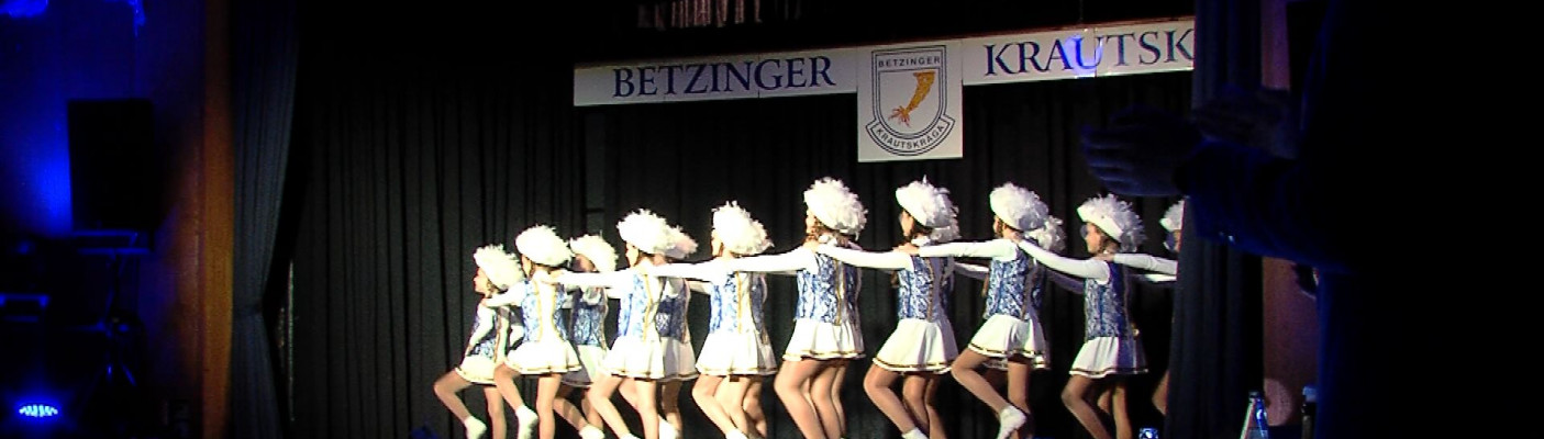 Gardetanz bei der 2. Prunksitzung der Krautskr&auml;ga | Bildquelle: RTF.1