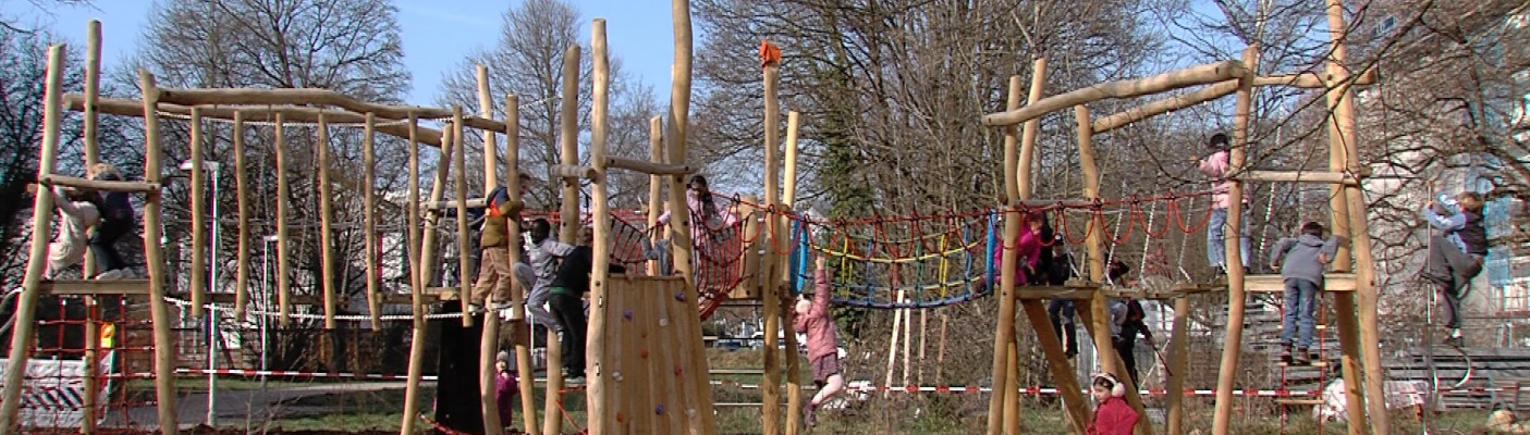 Spielplatz auf dem Schulhof der Grundschule am Hechinger Eck | Bildquelle: RTF.1