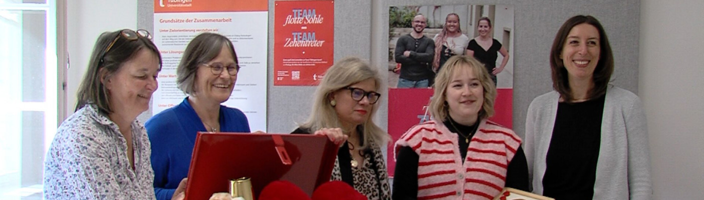 Frauen mit der Starke-Kinder-Kiste | Bildquelle: RTF.1