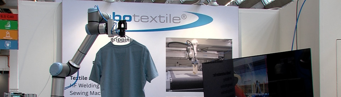 Am Stand von robotextile | Bildquelle: RTF.1