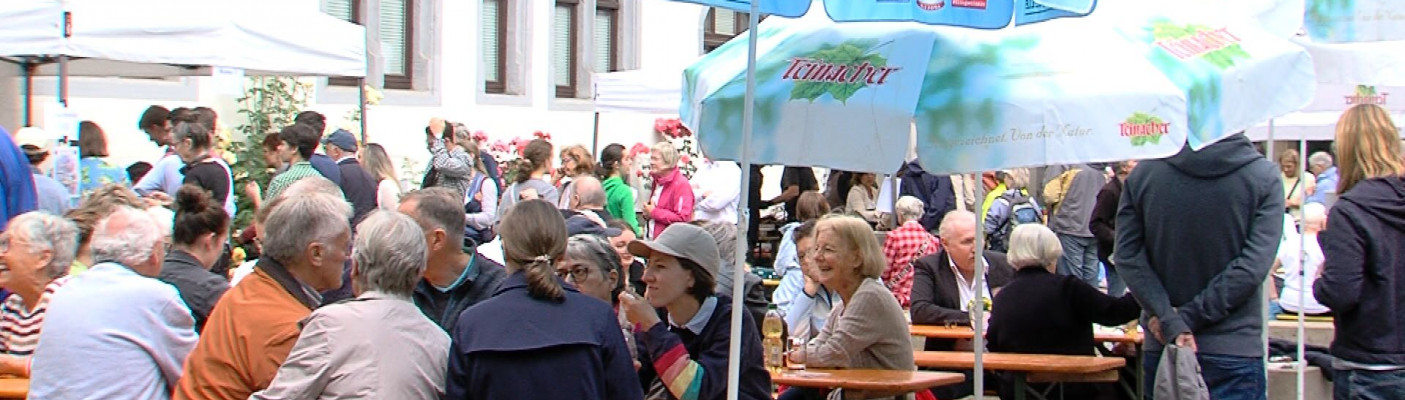 Menge beim Brunnenfest in T&uuml;bingen | Bildquelle: RTF.1
