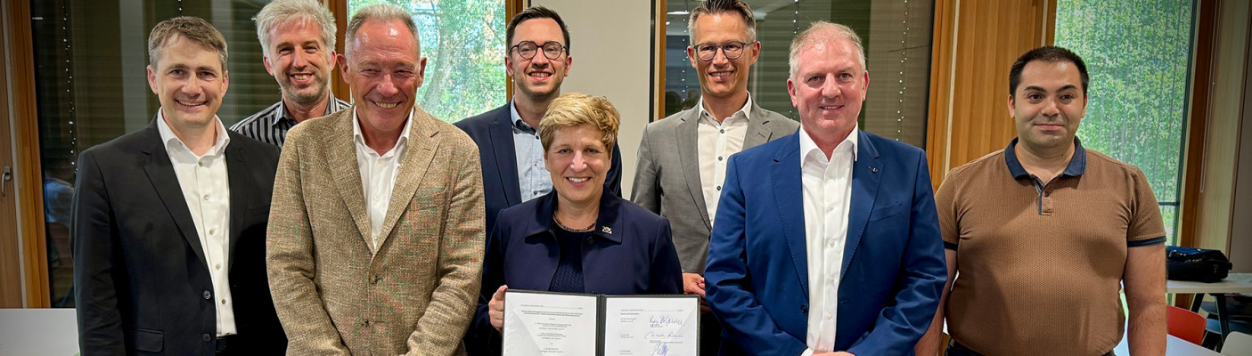 Vertragsunterzeichnung obere Neckarbahn | Bildquelle: Zweckverband Regional-Stadtbahn Neckar-Alb